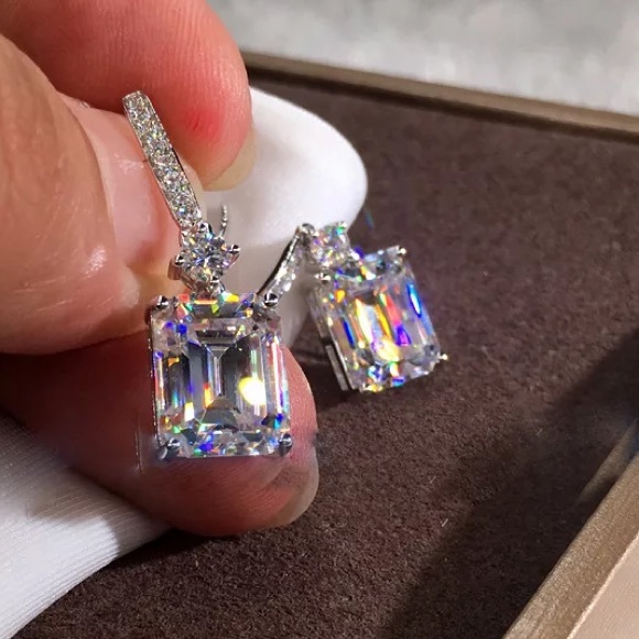 🌟 Luxury Big White Sapphire Earrings - Picture 2 of 3